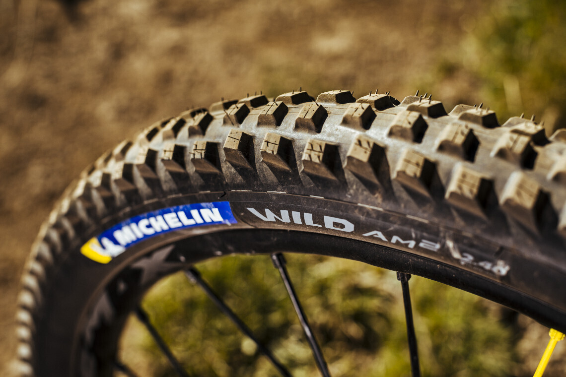MICHELIN WILD AM2 COMPETITION  27.5 x 2.40/" 61-584 TLR GUM-X